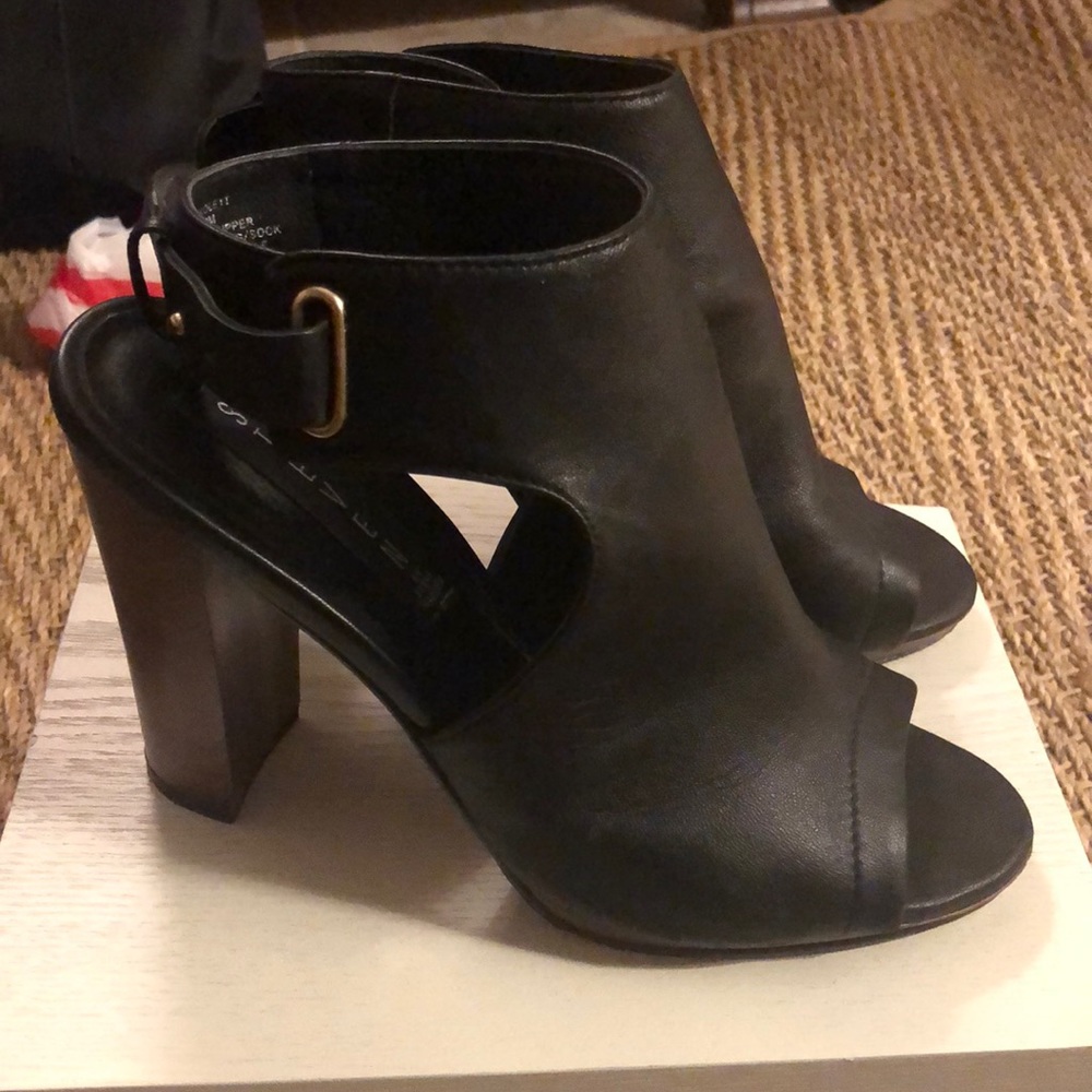 Sandal boot by Steve Madden very chic and sexy